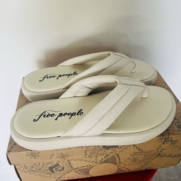 FREE‎ PEOPLE Wonderland Leather Sandal Flip Flop, Size 8, White, NWT - Picture 1 of 16